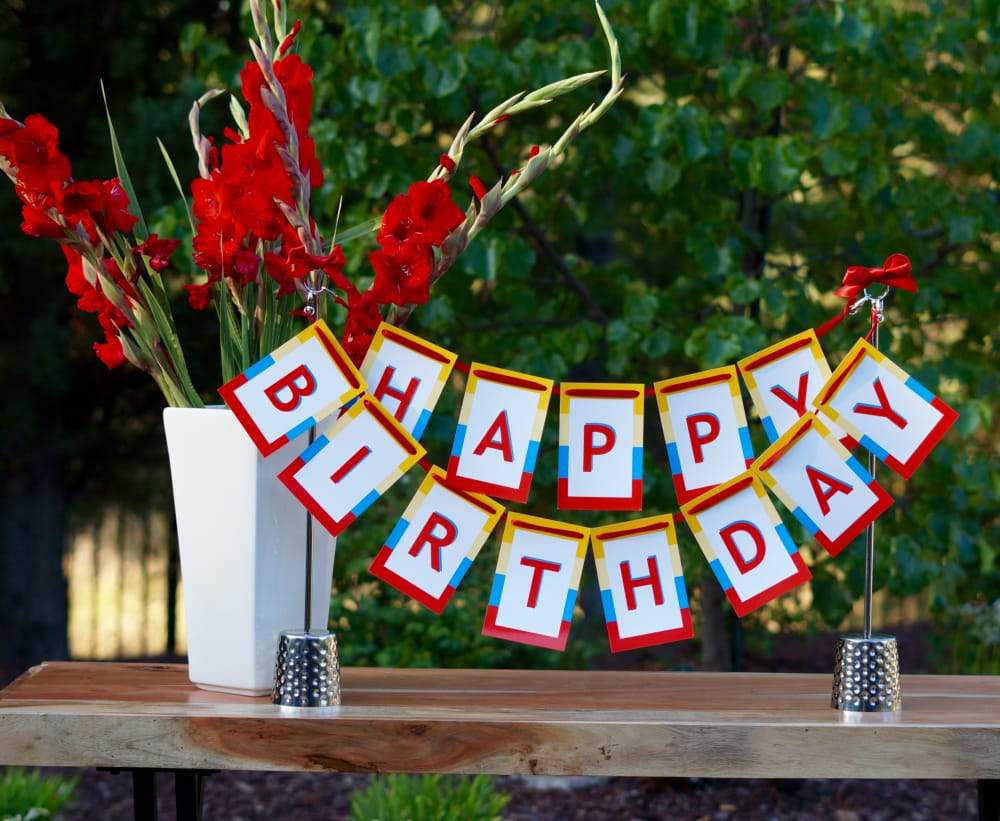 Pretty 40th birthday table decorations for her red yellow blue
